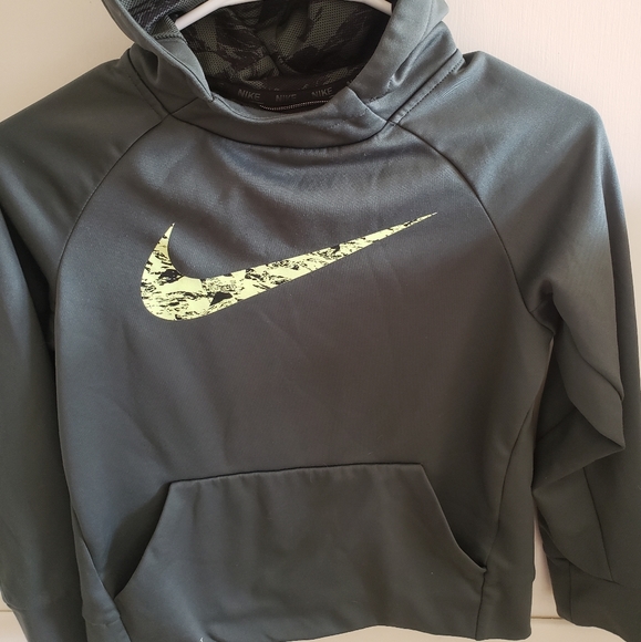 nike dri fit hooded sweatshirt